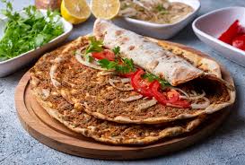 Kırmızı Beyaz Pide Kebap 
